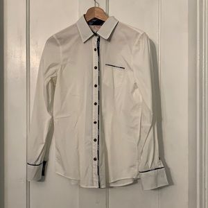 Brooks Brothers women’s white dress shirt with blue stripe piping. Beautiful!
